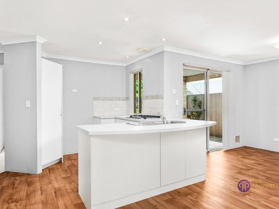 2 / 32 Barnsley Street, Queens Park