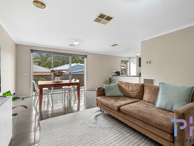 1 / 4 Rosemary Court, Golden Square