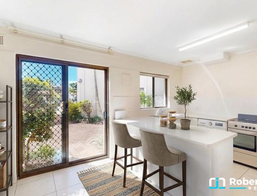 Relaxed Tropical Lifestyle in Noosaville image 7
