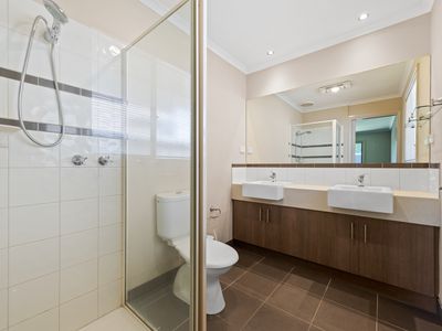 4 Dan Morgan Drive, Cranbourne East