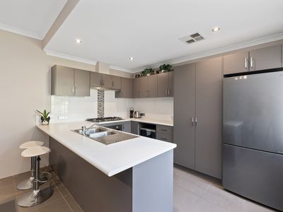 7 / 22 Whittaker Turn, Piara Waters