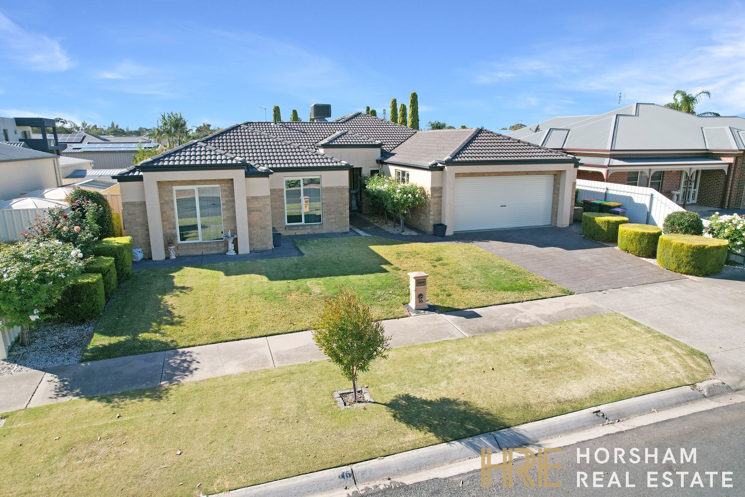 16 Burnett Street, Horsham