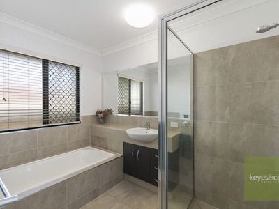 12 Hawkhurst Place, Kirwan