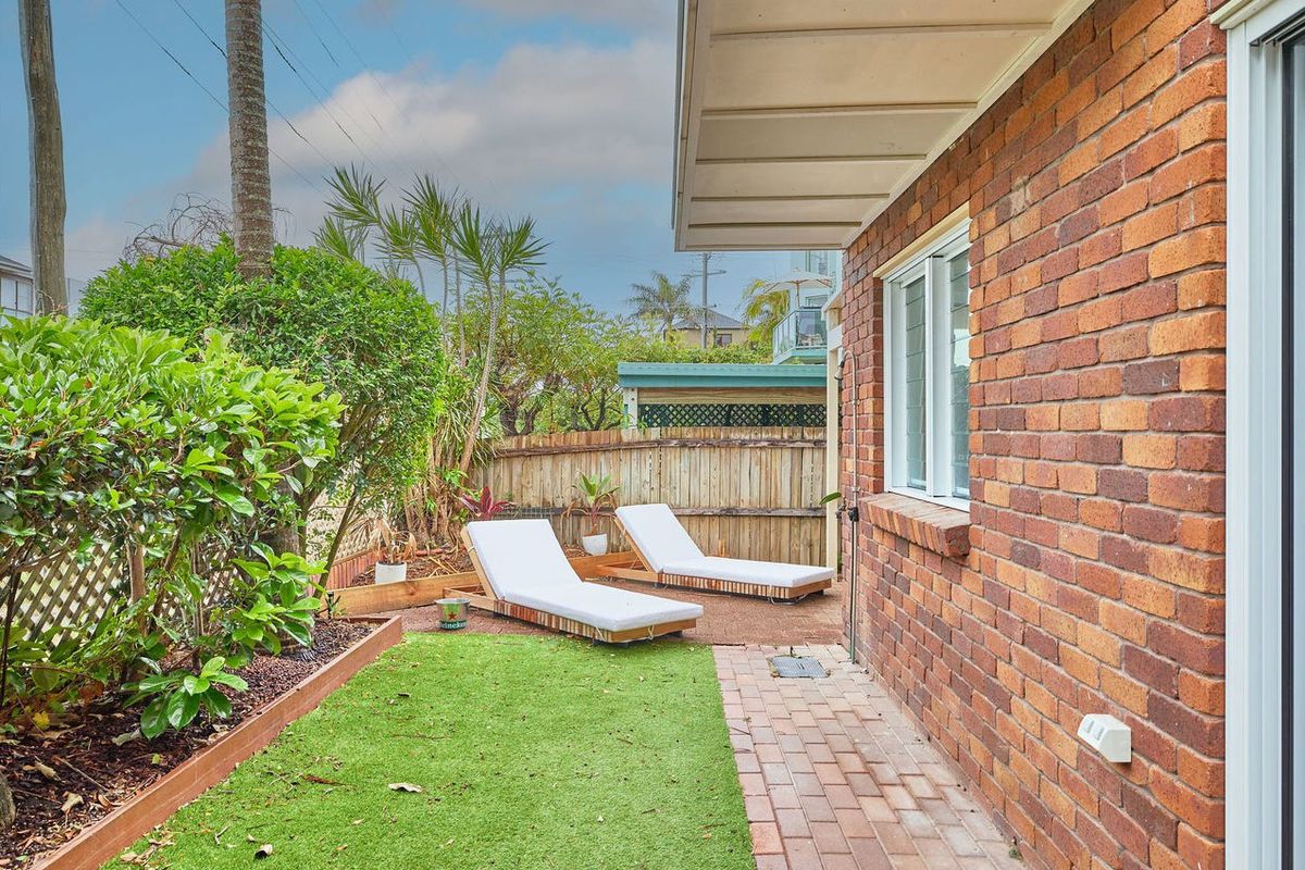 2 / 8 Wave Street, Mermaid Beach