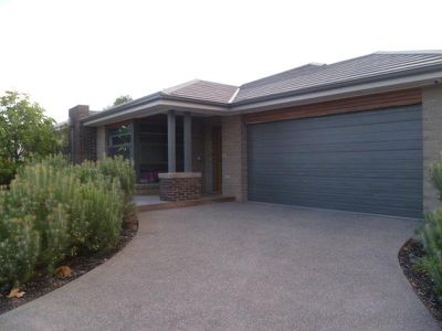 15 Springwater Drive, Lara