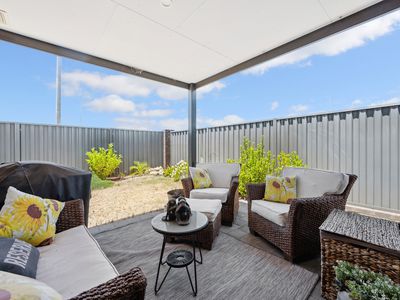 26 Gossan Chase, Piara Waters