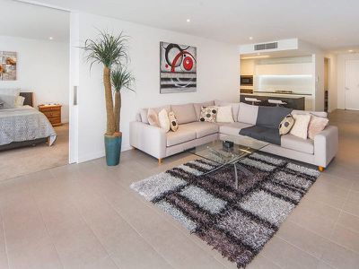 6203 / 6 Marina Promenade, Paradise Point
