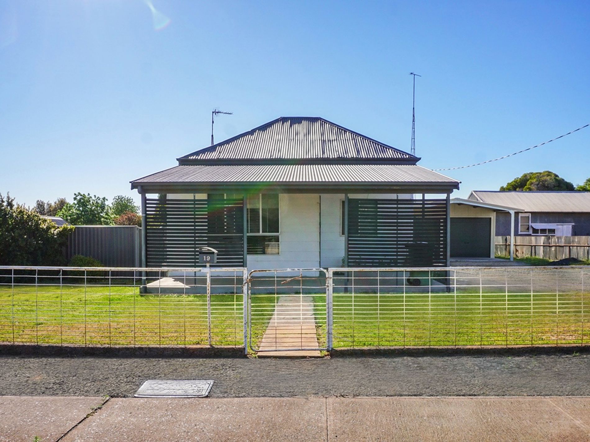 19 Perseverance Street, West Wyalong