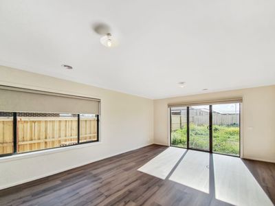29 Honeycomb Avenue, Manor Lakes