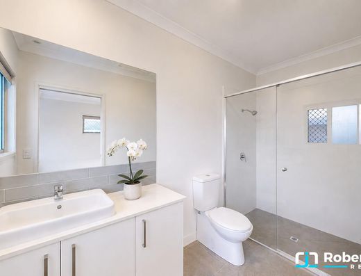 Modern Townhouse in Prime Location image 11 Modern Townhouse in Prime Location image 11