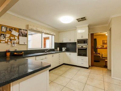 2 Lemin Avenue, Rutherglen