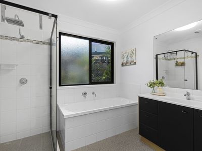 13 Cliff Close, Wakerley