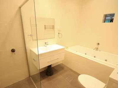 5 St Helena Parade, Eastlakes