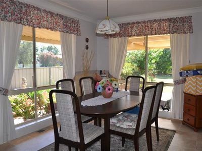 9 Oak St, Forbes