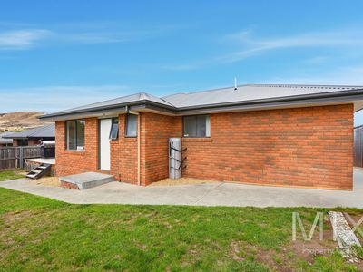 1 / 19 Joseph Link, Brighton