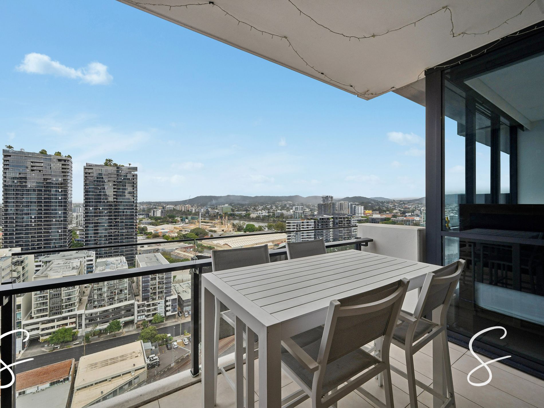 2011 / 19 Hope Street, South Brisbane