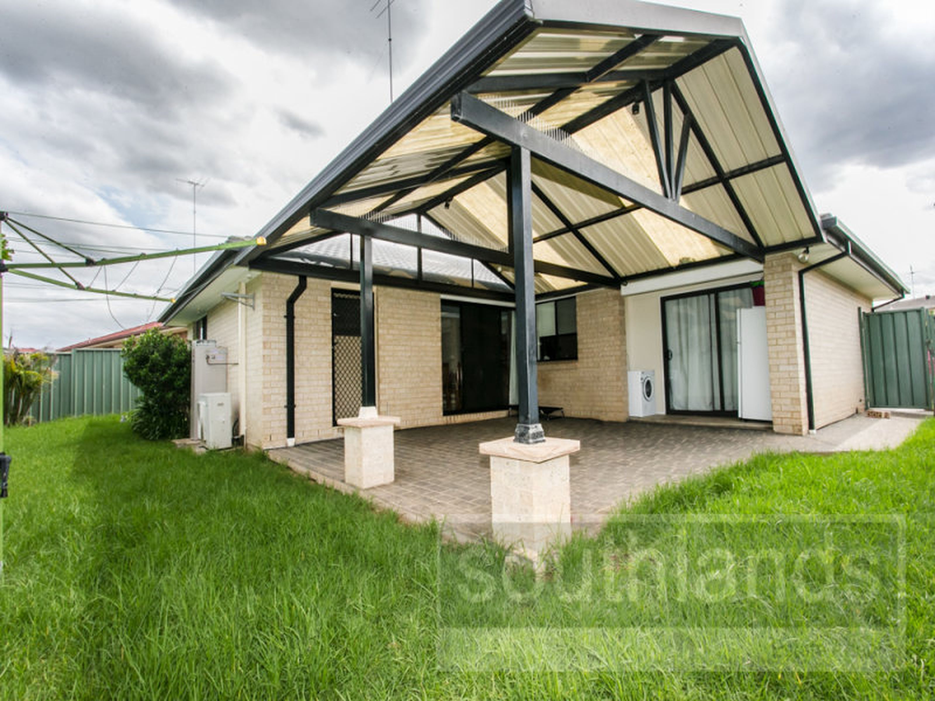 5 Yenna Place, GLENMORE PARK