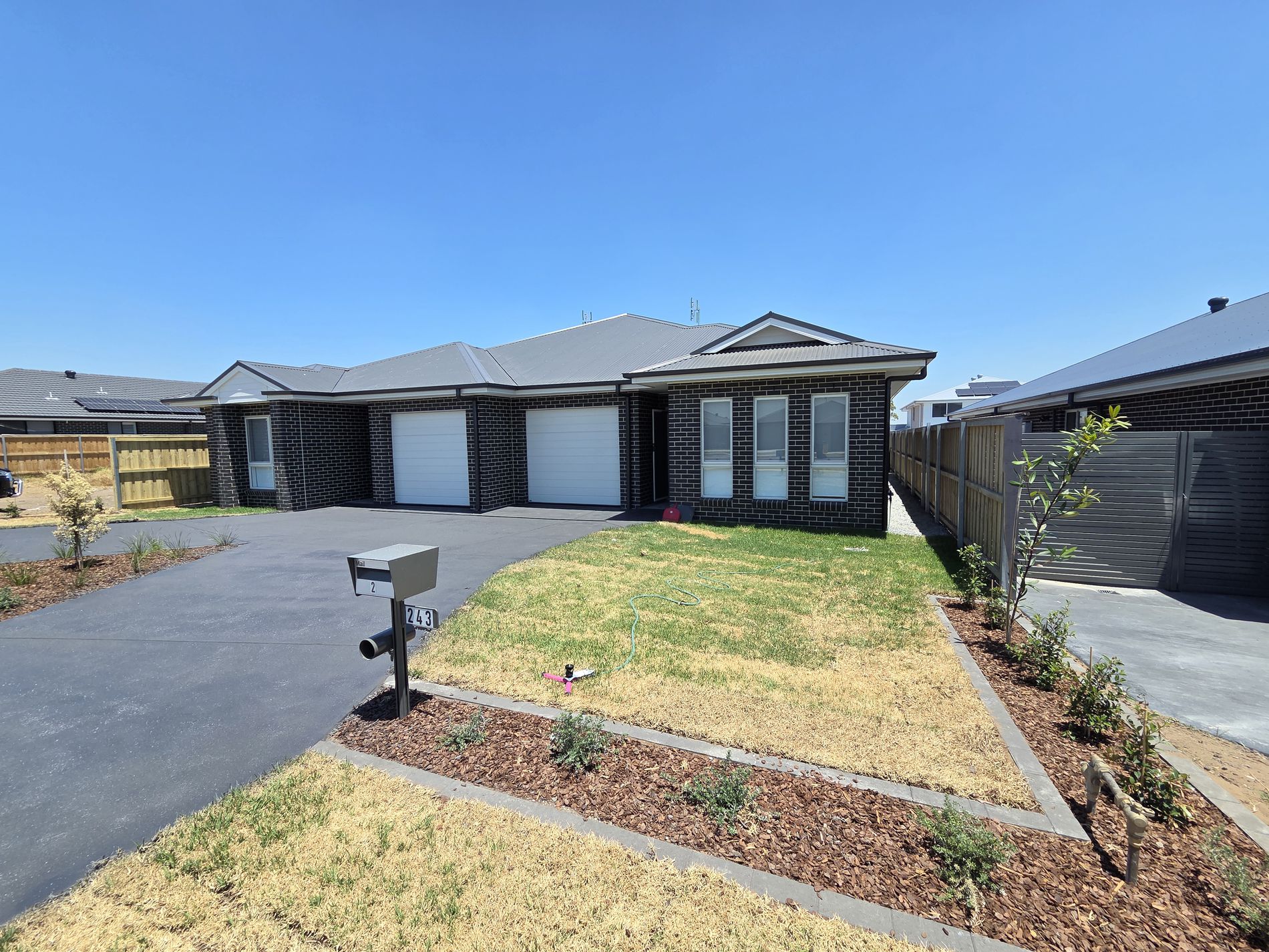 2/243 Settlers Boulevard, Chisholm