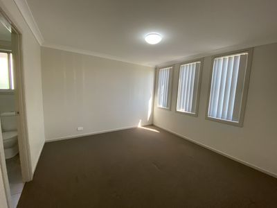 31 Magnolia Boulevard, Dubbo