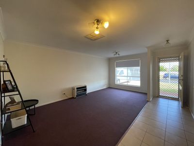 1 / 93 Twickenham Drive, Dubbo