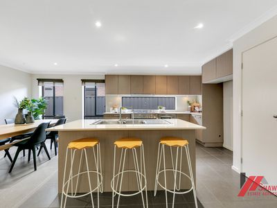 12 Bindarri Road, Manor Lakes