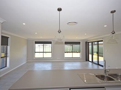 7  Waterfall Crescent, Dubbo