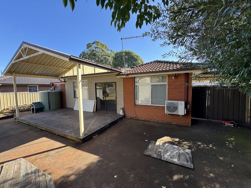 11 Dredge Avenue, Moorebank
