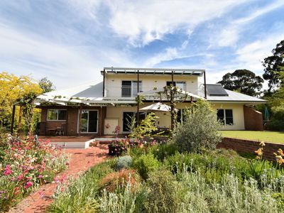 10 DINGLE ROAD, Beechworth