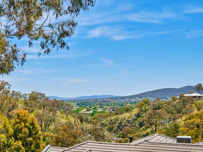 2 Camphorwood Close, Jerrabomberra