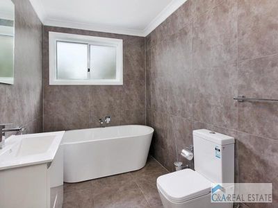 142 Hawksview St, Guildford