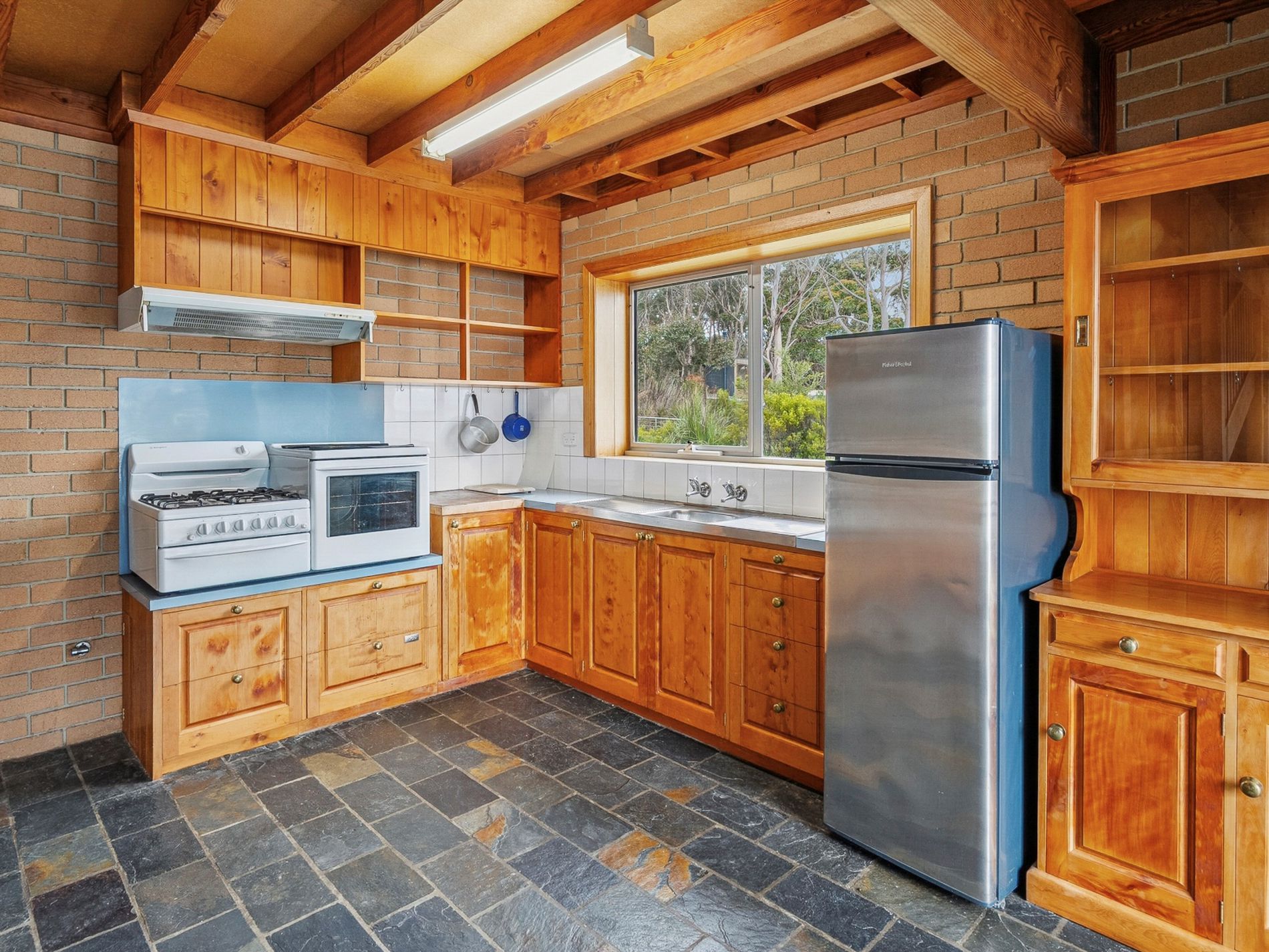 5190 Channel Highway, Gordon