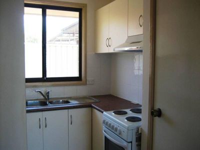 2 / 23 Barton Street, Oak Flats