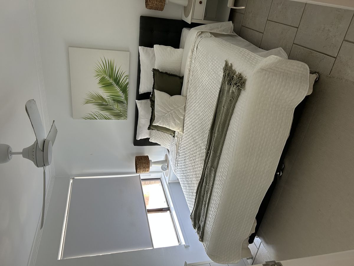 4 / 8 Angie Court, Mermaid Waters