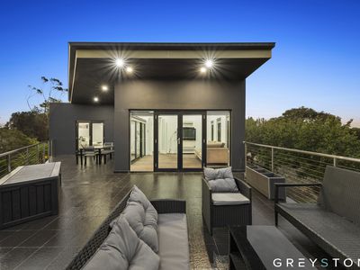 5 / 5-6 Chelsworth Place, Caroline Springs