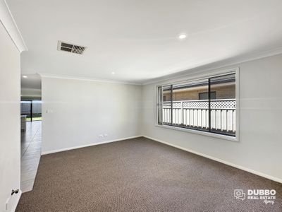 55 Champagne Drive, Dubbo