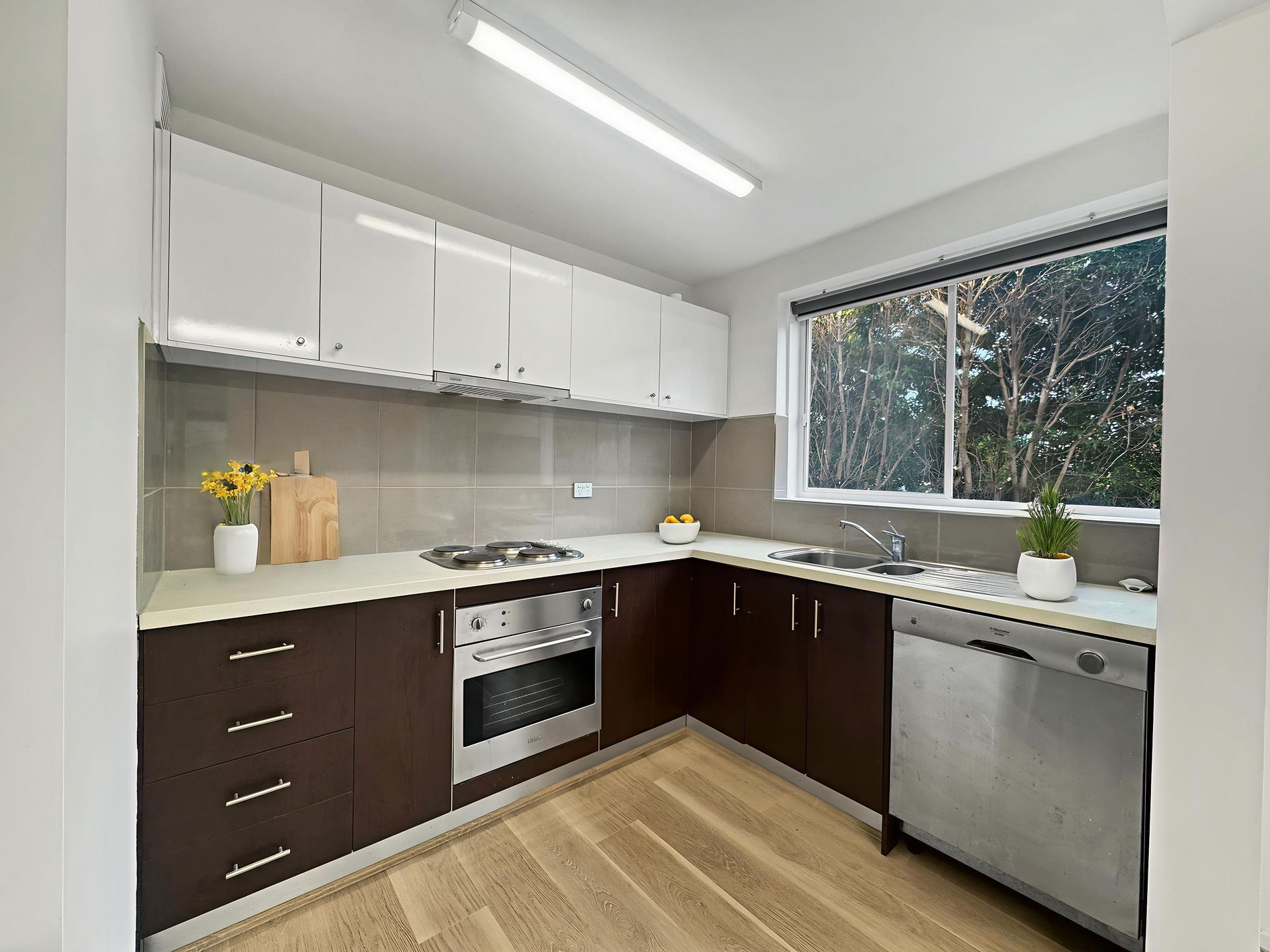 6 / 12 - 14 FARNHAM COURT, Flemington