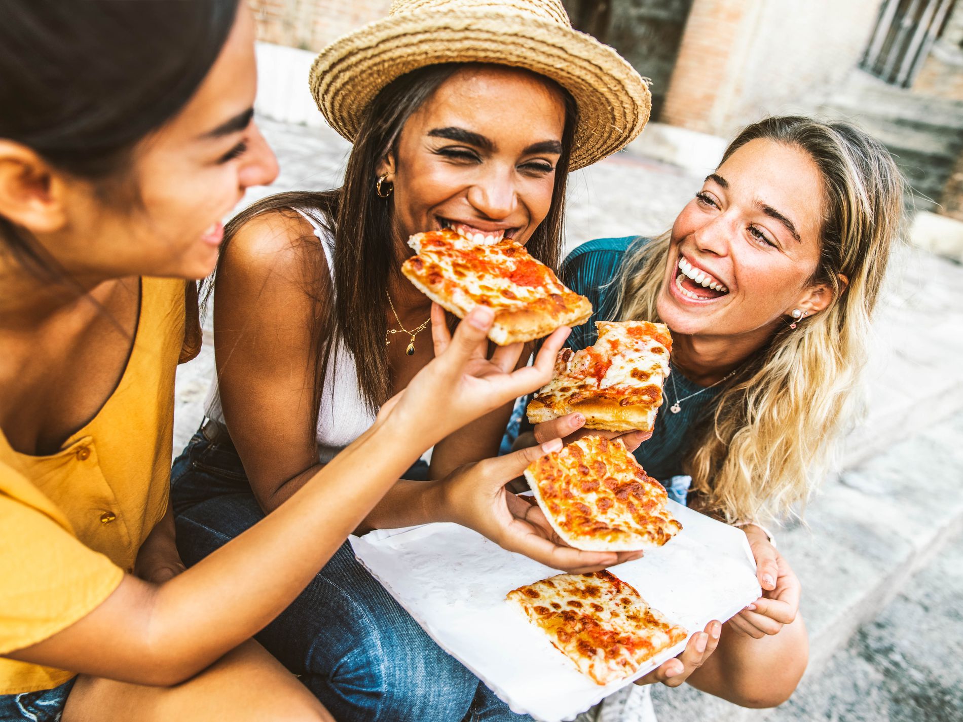 Fully Licensed Pizza Restaurant with Strong Local Following