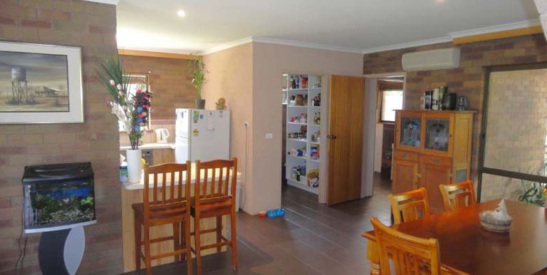 6 Lily Street, Violet Town