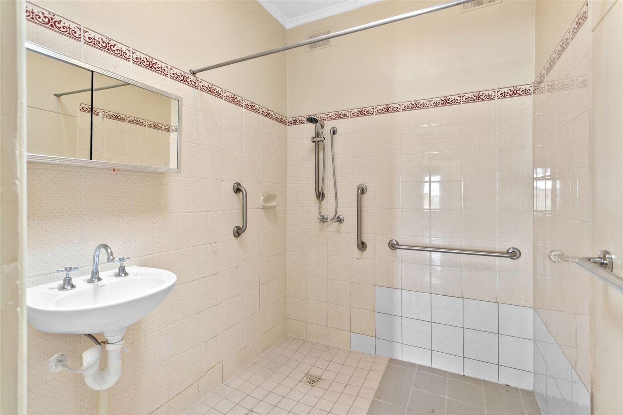 24 Carey Avenue, Seaton