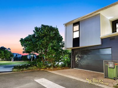 7 Marina Court, Hope Island