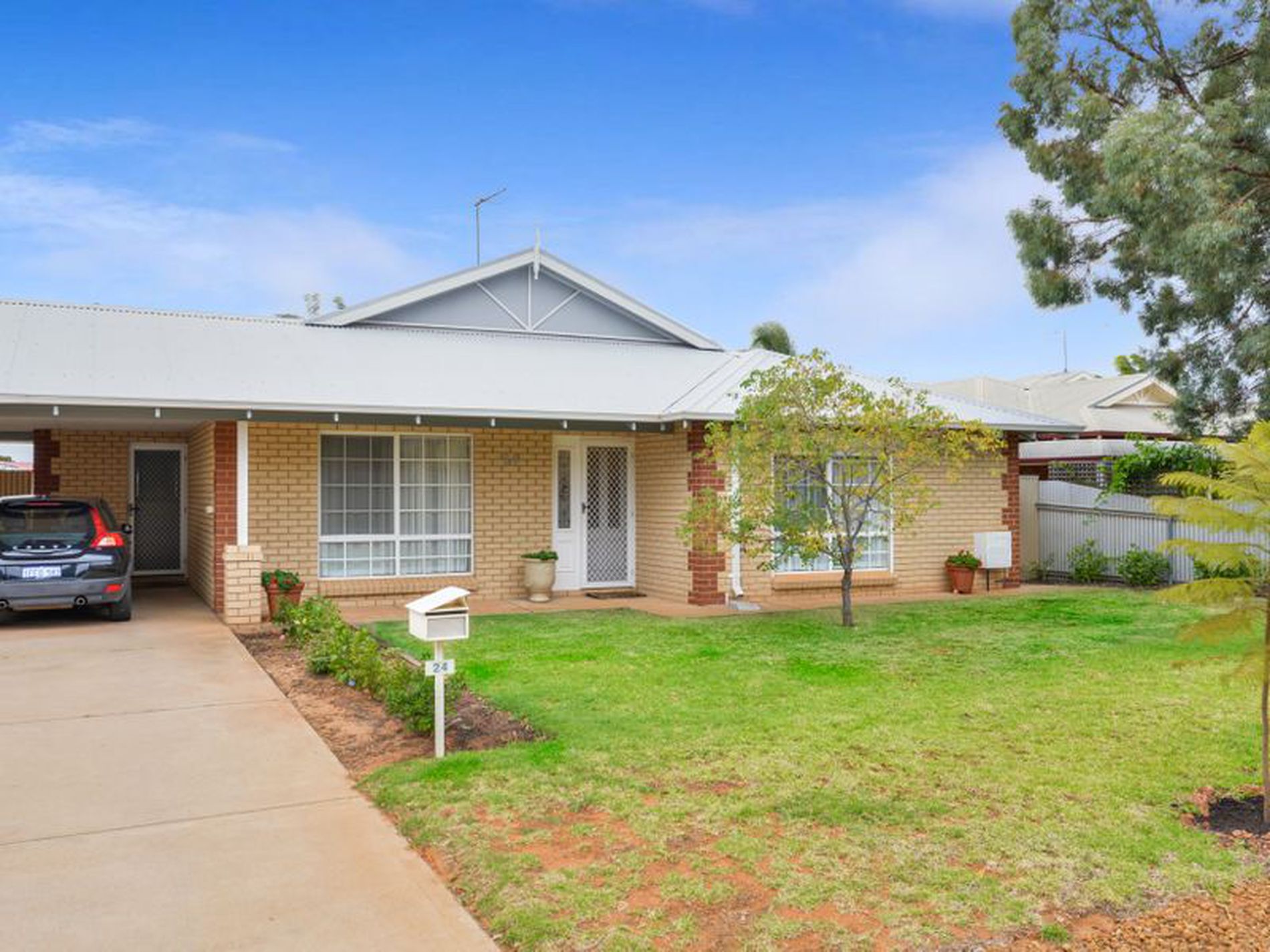 24 Tindals Crescent, Hannans