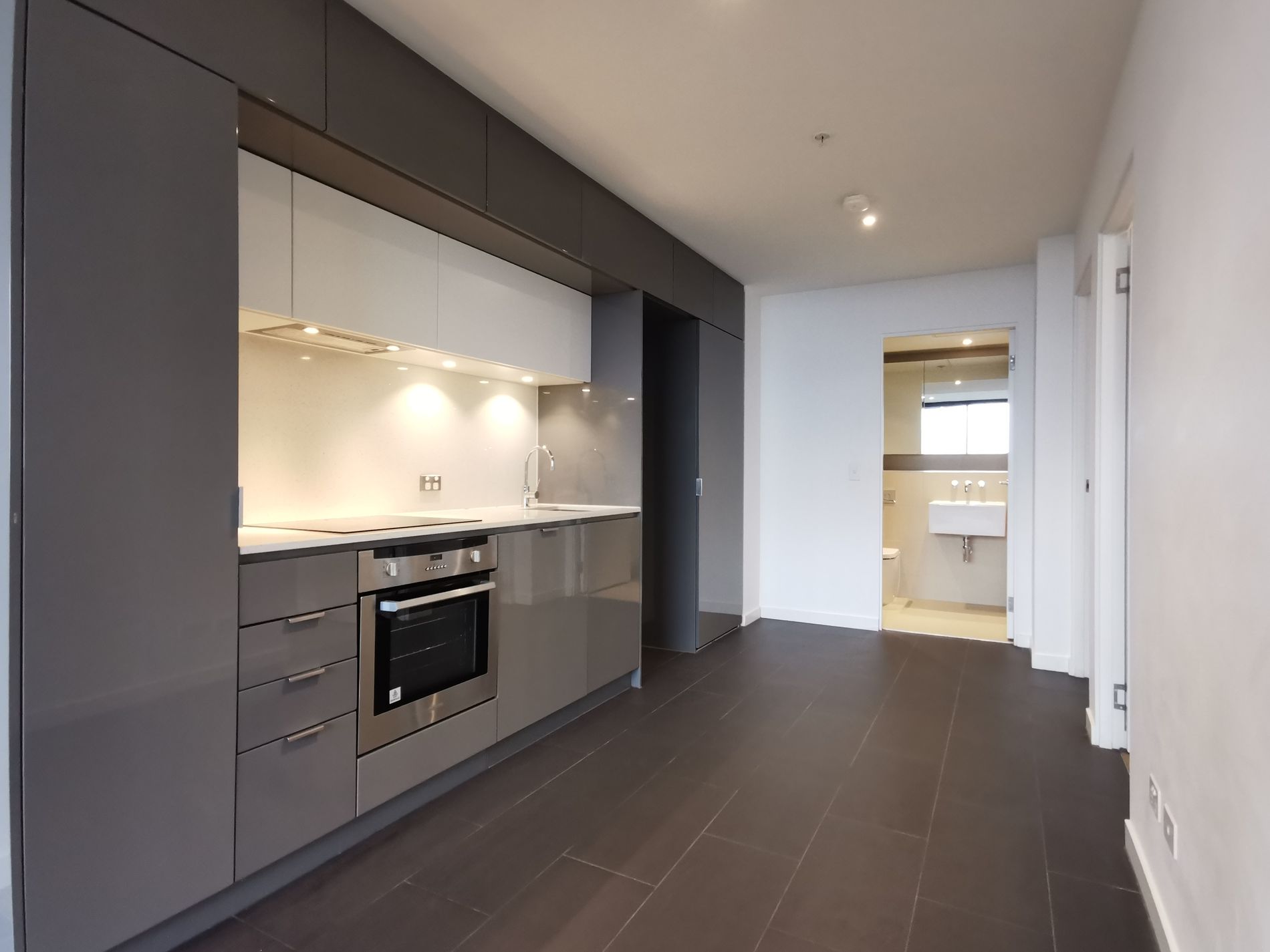 2320 / 555 Swanston Street, Carlton