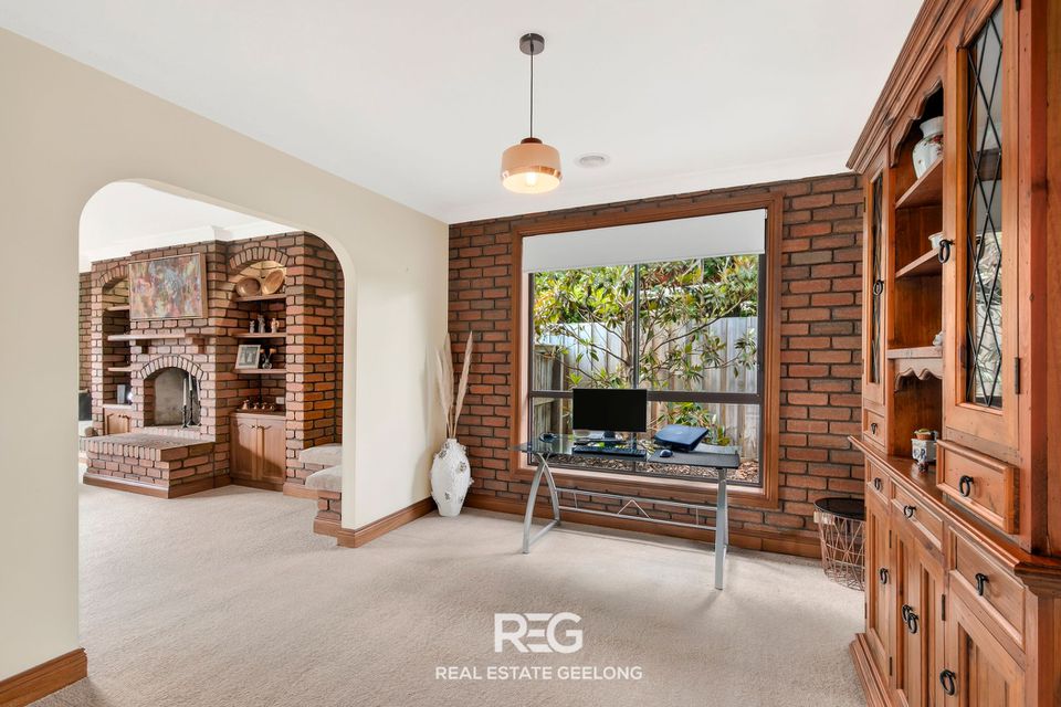 13 Greenbank Court, Leopold