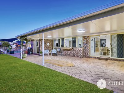 21 Camelot Crescent, Hollywell