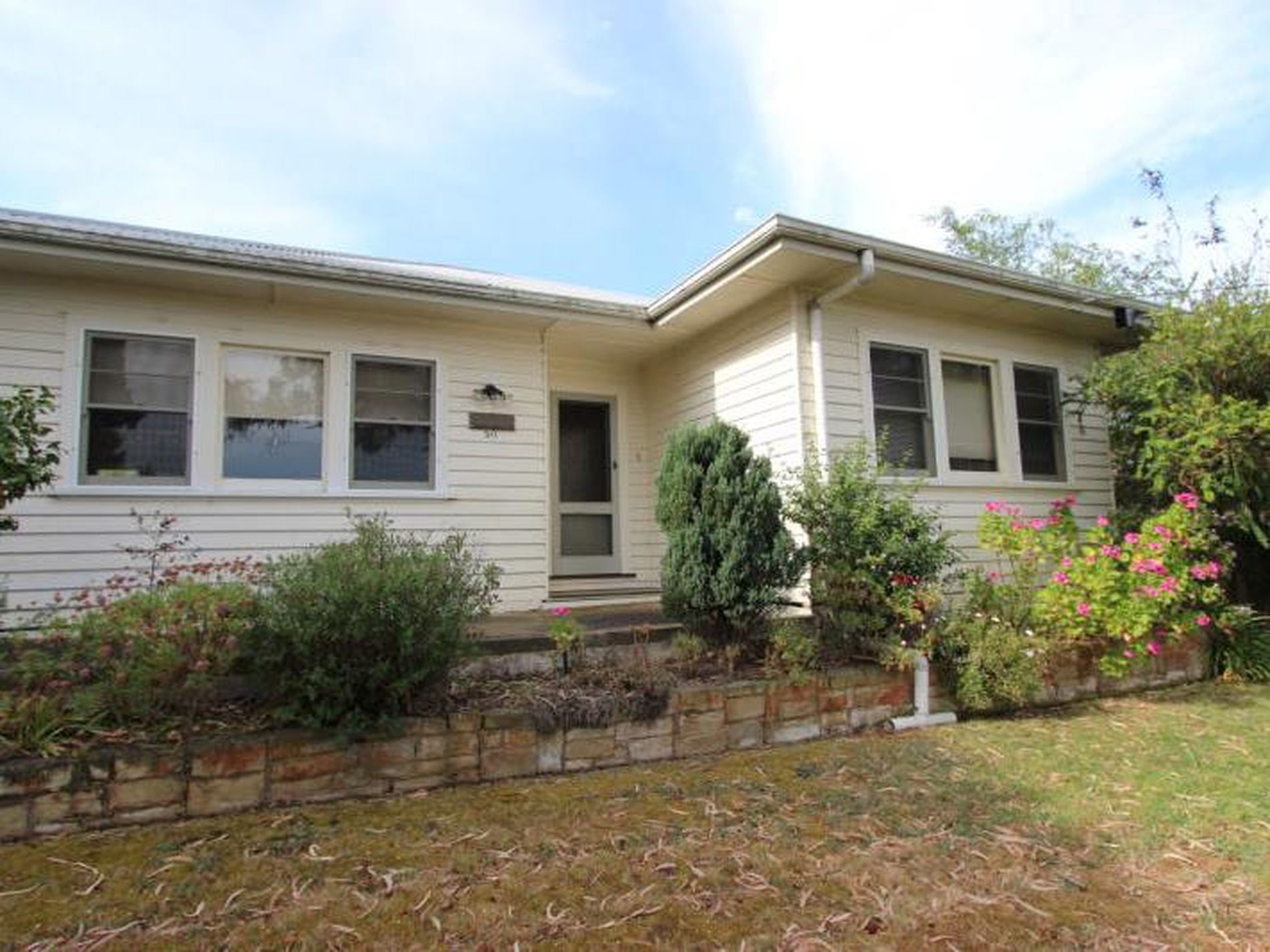 50 Fairview Avenue, Newtown