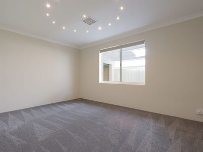 15 Yindana Boulevard, Lakelands