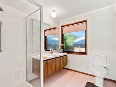 6 Rachel Court, Sale