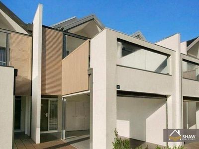 34/9 Greg Norman Drive, Sanctuary Lakes