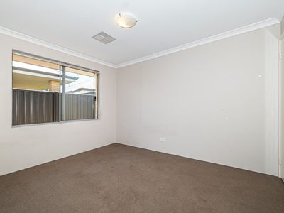 10 Dupain Way, Aveley