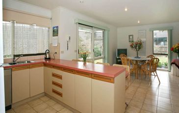 8 Sylvia Road, Beaconsfield